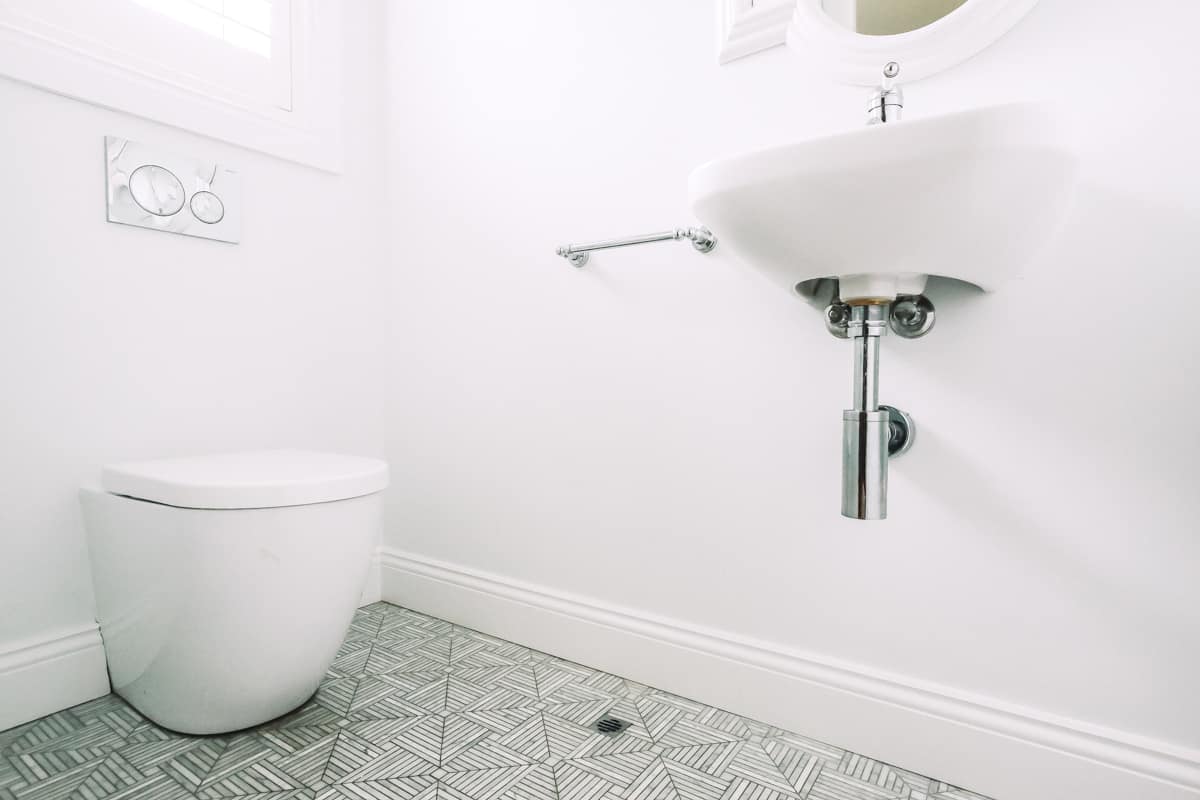 Minimalist Ensuite Bathroom With Concealed Toilet cistern in wite