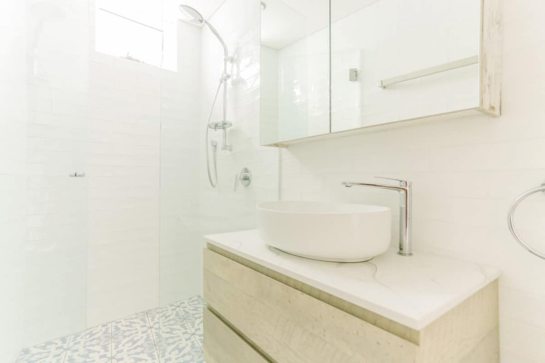 Coastal Beach Style Small-Bathroom-Renovation-in-Sylvania-Sydney-with-timber-vanity