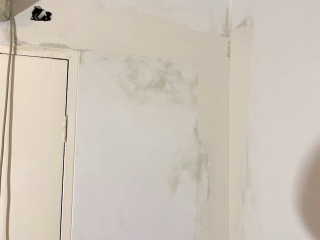 Quality wall rendering can save money on painting photo Poor quality wall rendering