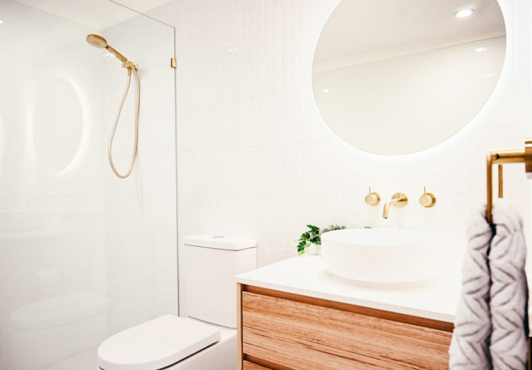 Complete-Bathroom-Renovation-in-Sydney-with-terrazo-floor-tiles-by-Nu-Trend-renovating-contractor-ALBERT-PARK-FULL-WHITE-SUBWAY-WHITE-TILE