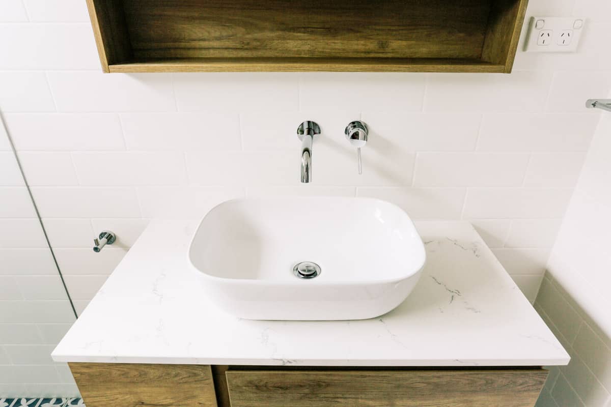 Master-Bathroom-Renovation-in-Sutherland-ALBANY-90cm-Oak-Timber-Wall-Hung-Vanity-CARRARA-Stone-Top