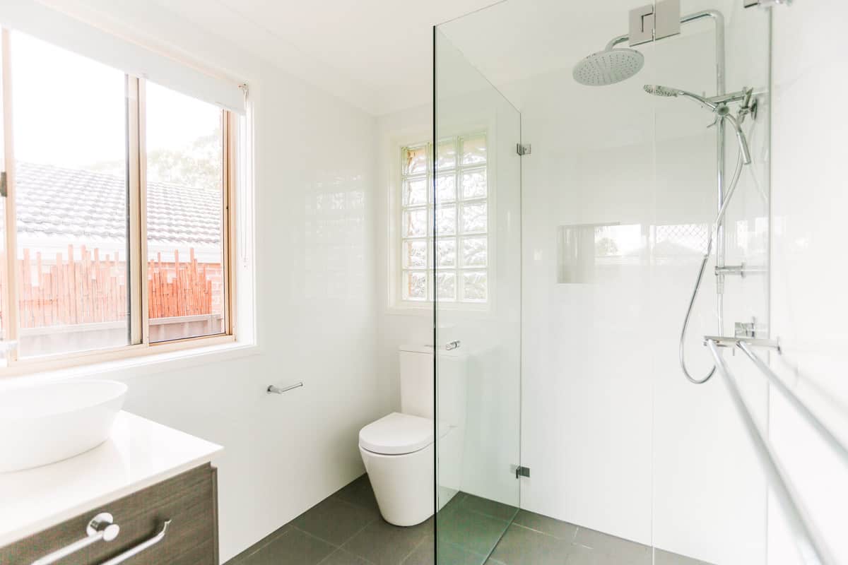 Sydney-Ensuite-Small-Bathroom-Renovation-wih-HCT610D-RIMLESS-TOILET-SUITE