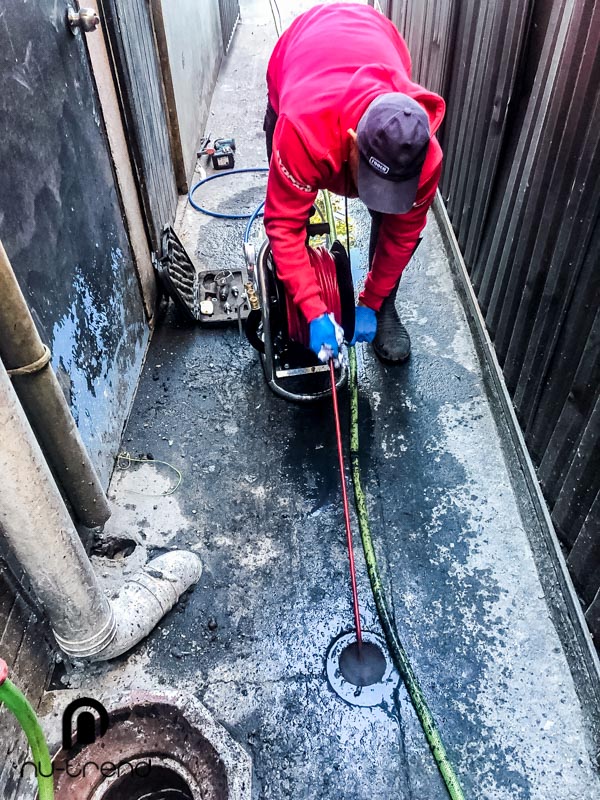 Plumber in Sydney water jet blast pipes