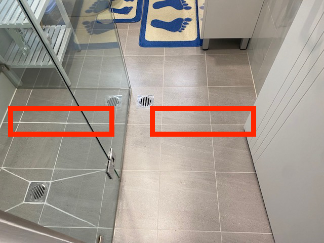 Inconsistent grout and silicon joins