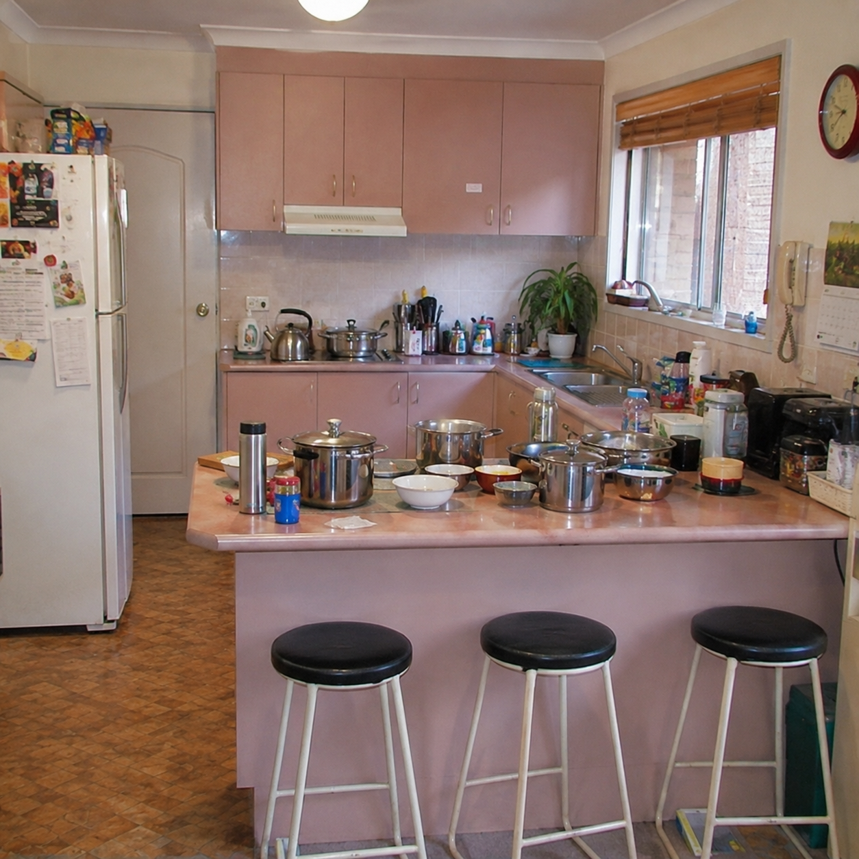 Kitchen renovations photo Old ktichen that is a dated old design