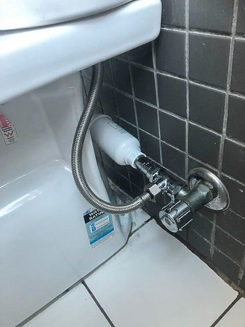 Plumber in Sydney that can install a DLUCCI smart bidet toilet seat 5
