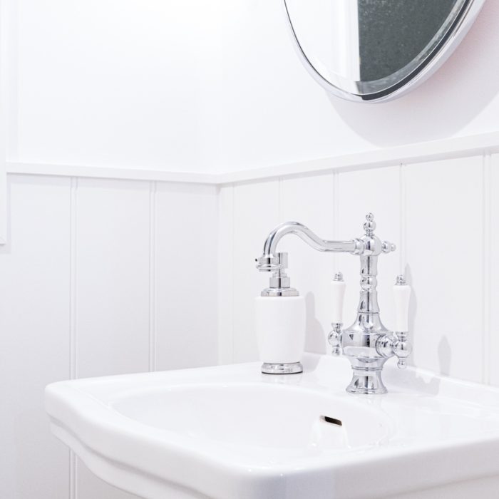 Powder room renovation in Loftus Sydney classic sink Powder room renovation in Loftus Sydney classic sink